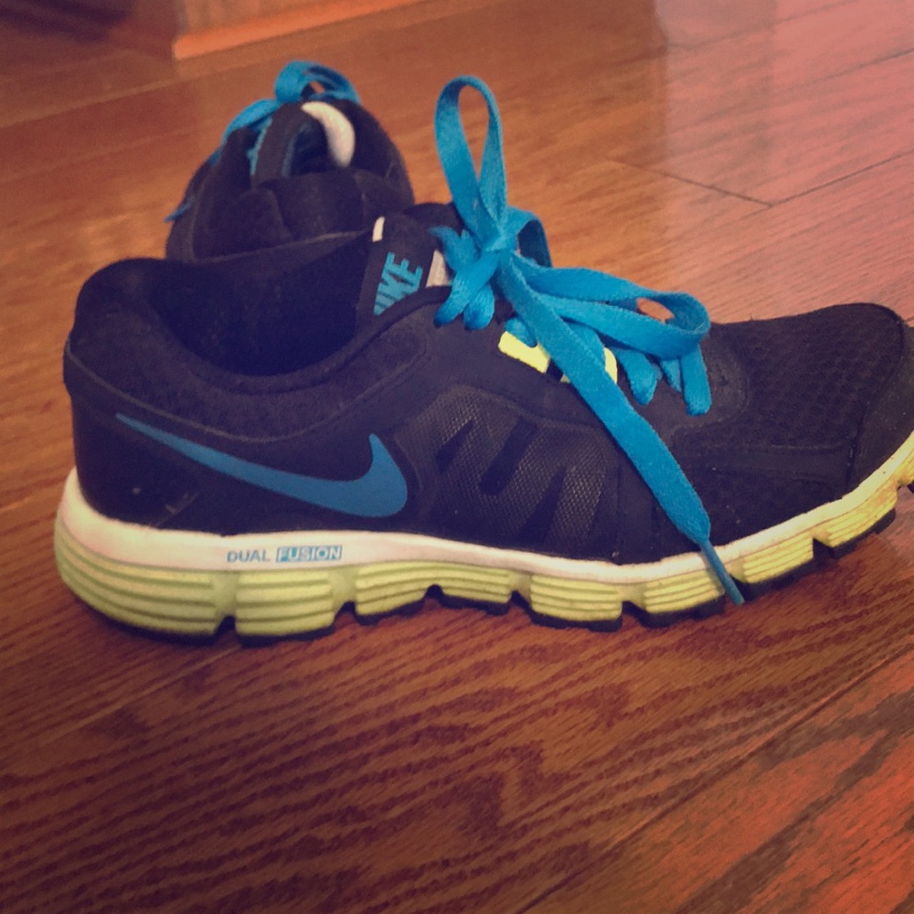 Women’s Nike shoes. Size 7.5